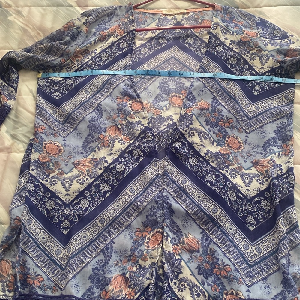 Floral blue open Kimono Cardigan-crochet lined bottom & 3/4 sleeves L ptp 23 in - Picture 7 of 10